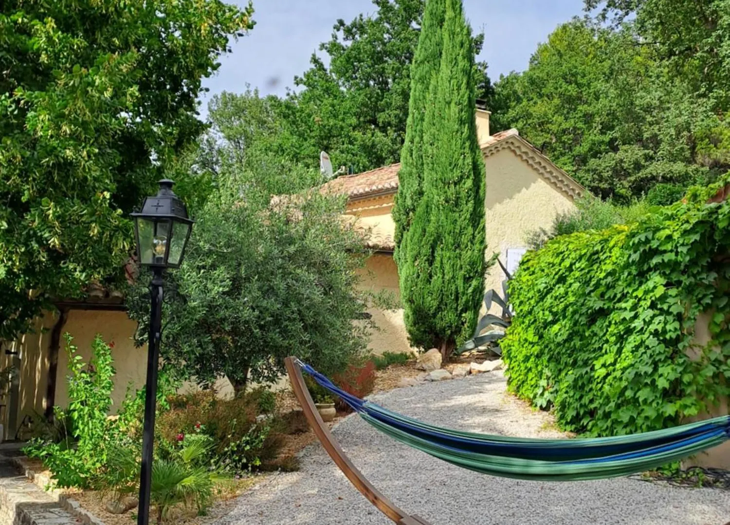 Les Deux Tilleuls Sablet 0*,  France
